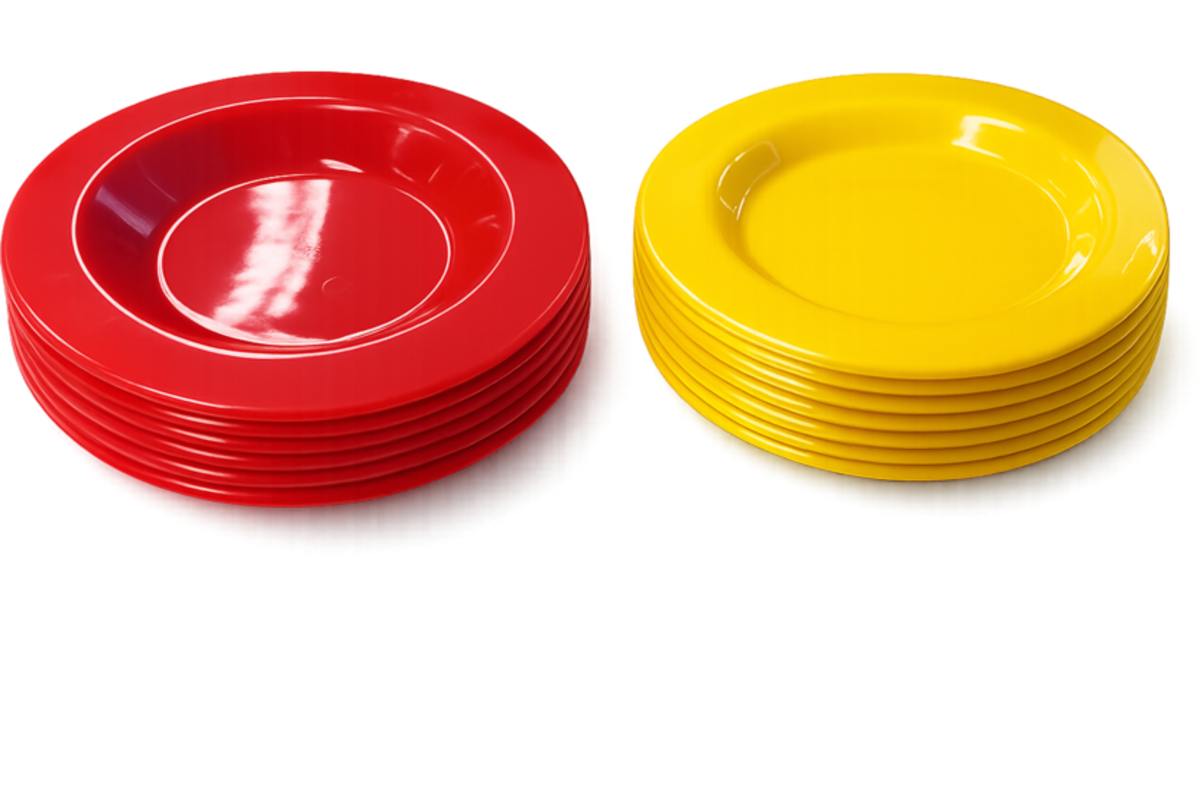 Rolf More - Bordjes, 12 stuks, 6 rode van 14,5 cm en 6 gele van 13 cm