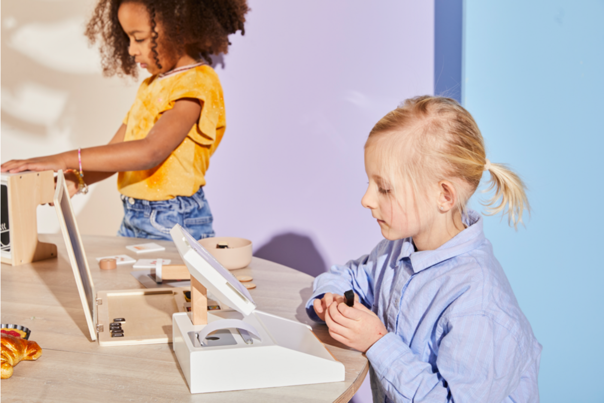 Small Foot - houten speelgoedkassa met scanner, 15 delig