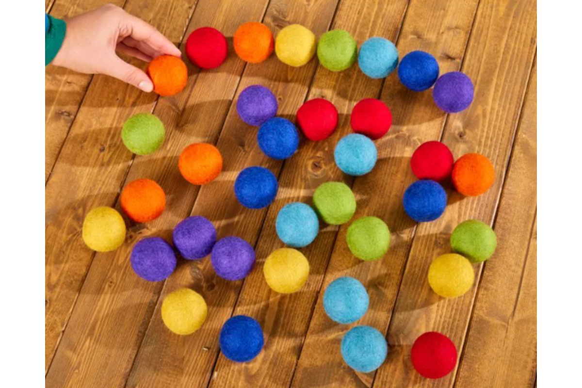 Regenboogvilten ballen, 35 stuks