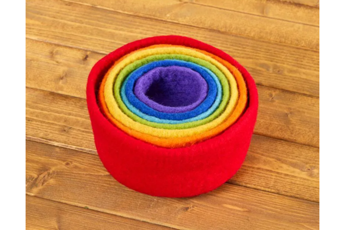 Regenboog nestelkommen, 7 stuks van vilt