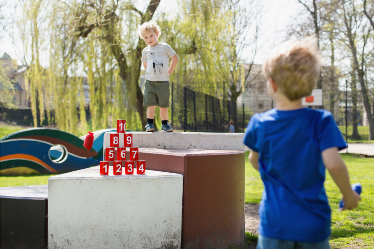 BS | Buitenspeel blikken gooien