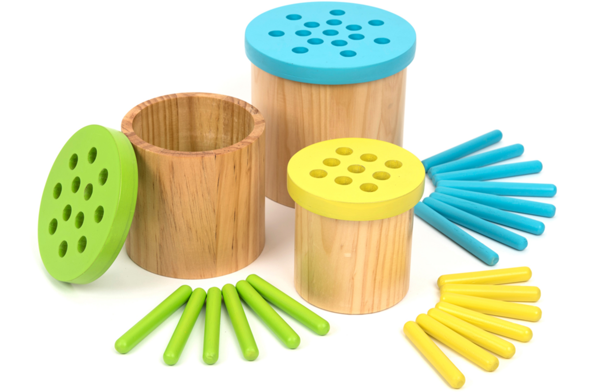 Kleur en sorteelspel met 3 houten bakken, staafjes