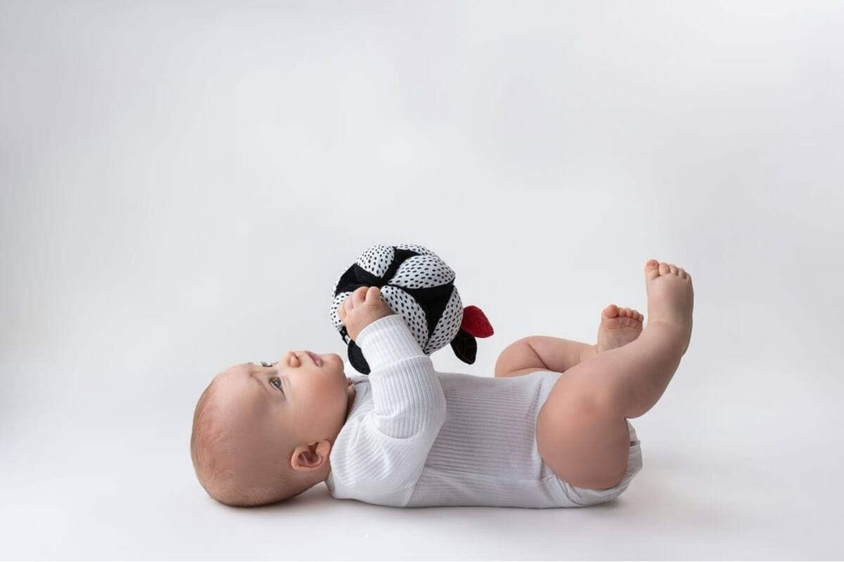 Soft baby toys - Montessori Ball with mirror White