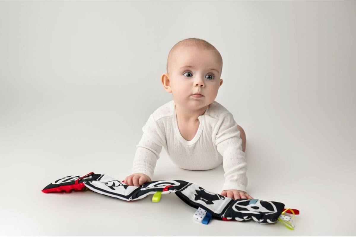 Soft baby toys - Soft book Red