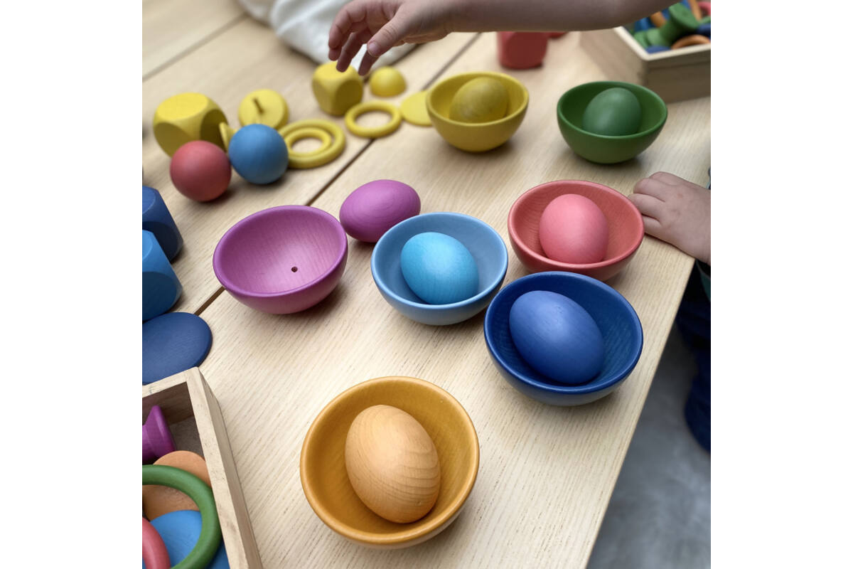 Schaaltjes, regenboog, van hout