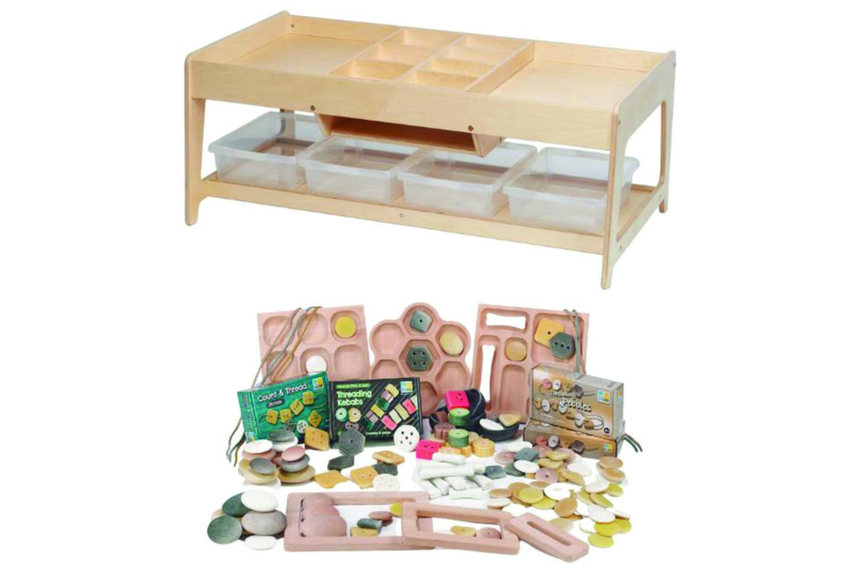 Onderzoekstafel + 4 transp. bakken inclusief et loose parts, PT1178