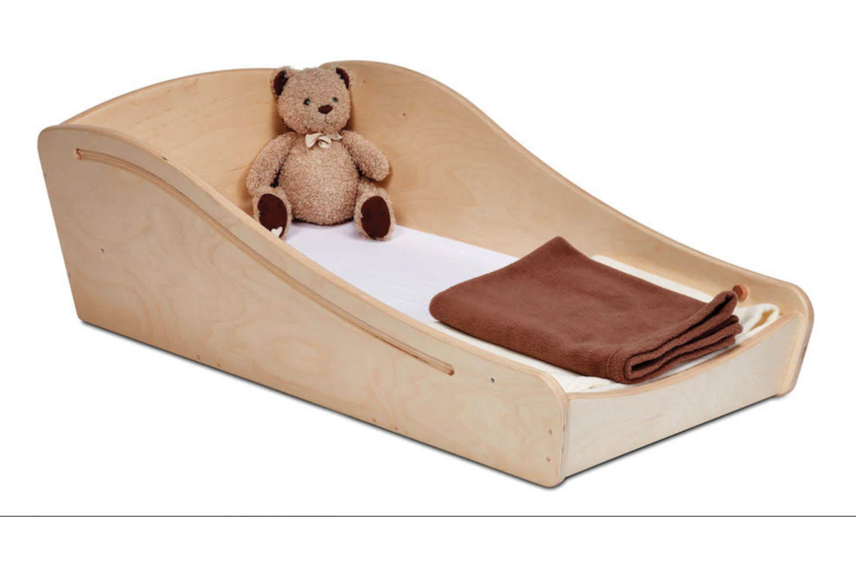 Slaapplek hout incl. matras, laken en deken, afm. B95 x D53 x H28cm, PT828