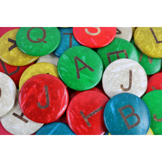 Kokosnoot letters assorti 25 mm, 52 stuks