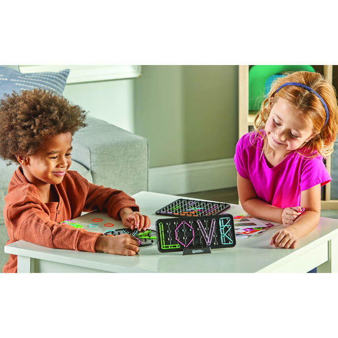 STEM Onderzoekers Geo-Glow Kunst
