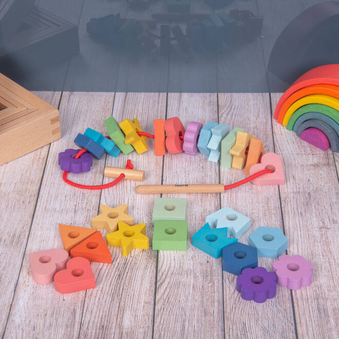 Rijgfiguren, regenboog,van hout