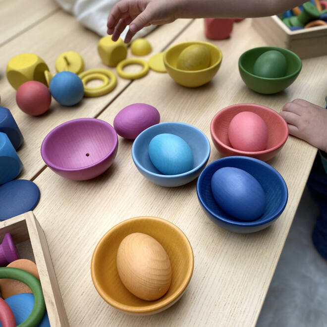 Schaaltjes, regenboog, van hout