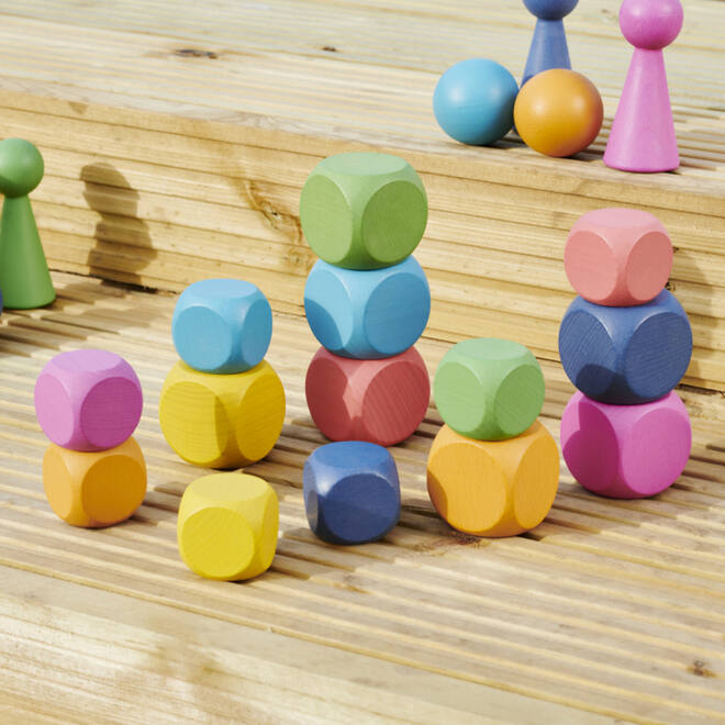 Kubussen, regenboog, van hout