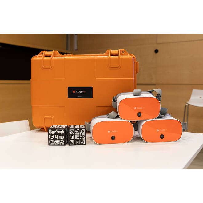 ClassVR Classroom set: 4 VR brillen, 4 controllers & laadkoffer CVR-264
